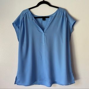 Ann Taylor | Light Blue Short Sleeve V-Neck